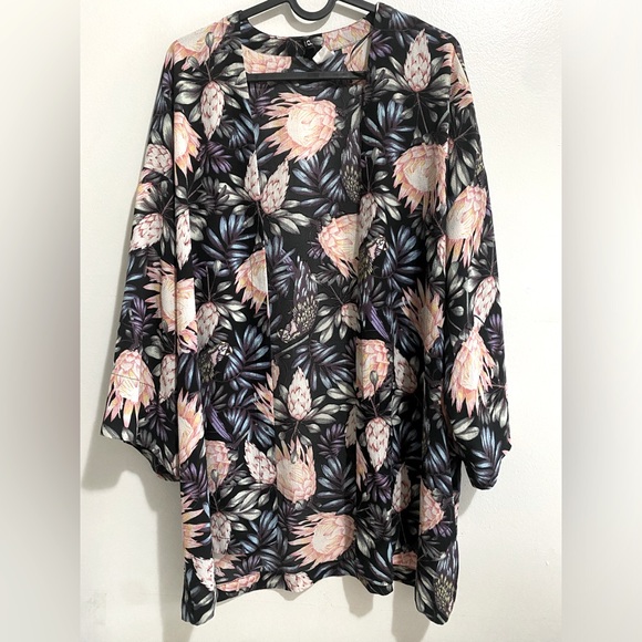 H&M Short Botanical Pattern Kimono - Picture 2 of 6